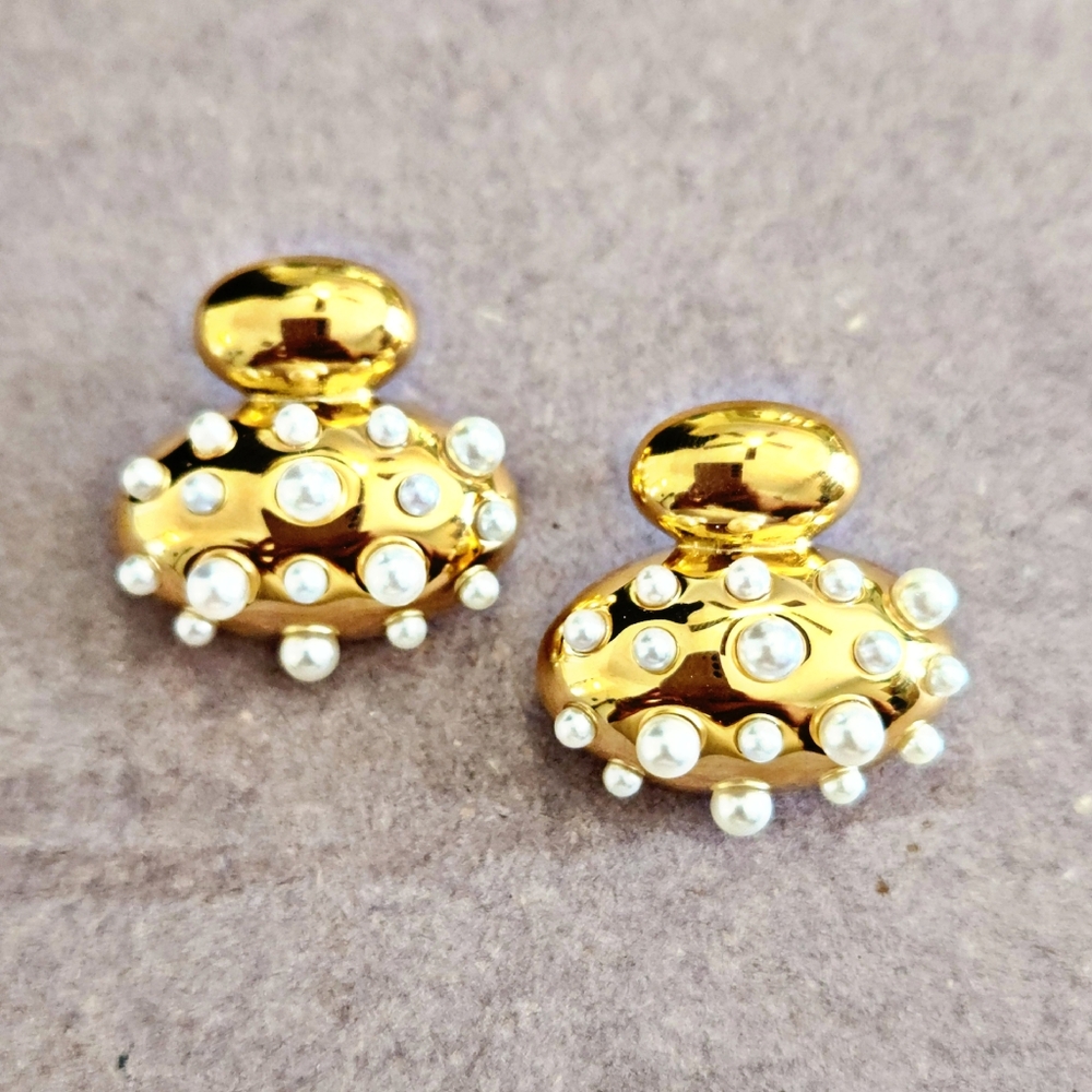 Elegant Gold and Pearl Stud Earrings